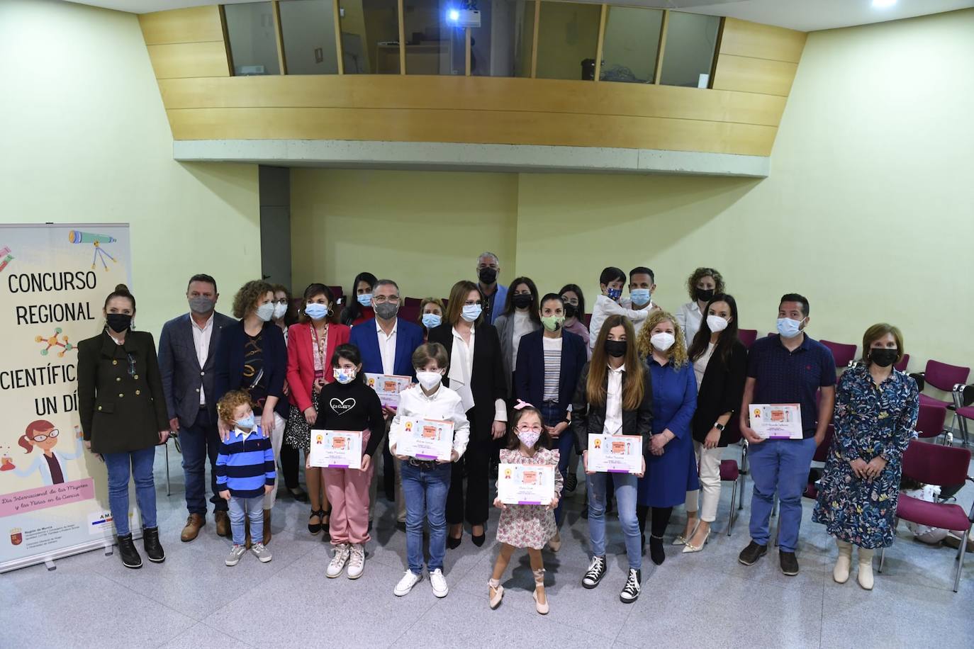 La Comunidad ensalza el trabajo de los alumnos participantes en el II Concurso 'Científica por un día'