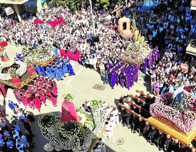 Alhama baila sus tronos en honor al Resucitado