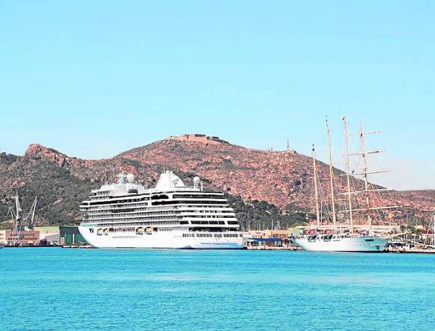 La primera triple escala de cruceros del año dejará hoy en Cartagena casi tres mil turistas