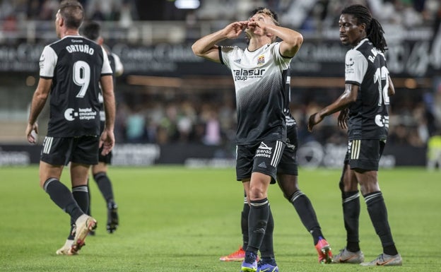 De Blasis, «agradecido» al Efesé, recalca su «ilusión» por volver a Argentina y retirarse en Gimnasia