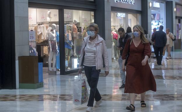 Salud recomienda las mascarillas en edificios públicos si no hay distancia y para mayores de 60 años