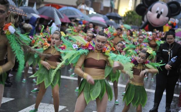El Entierro de la Sardina Infantil sale pese a la previsión de lluvia
