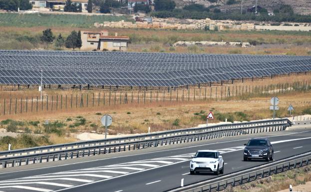 Medio Ambiente no asumirá el trámite exprés para las fotovoltaicas del Ministerio