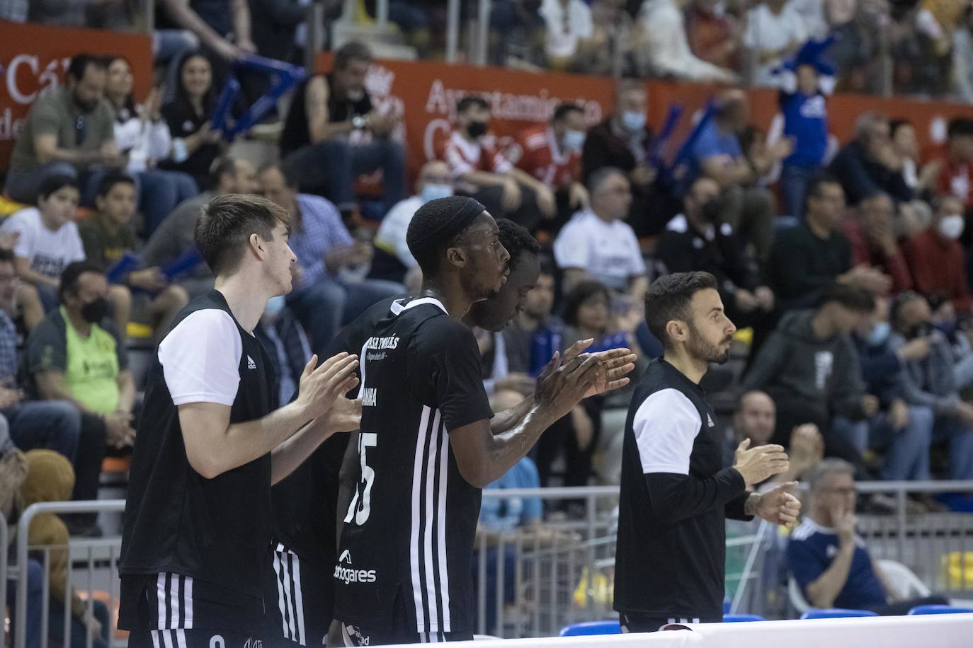 La victoria del CB Cartagena frente al Basket Navarra, en imágenes