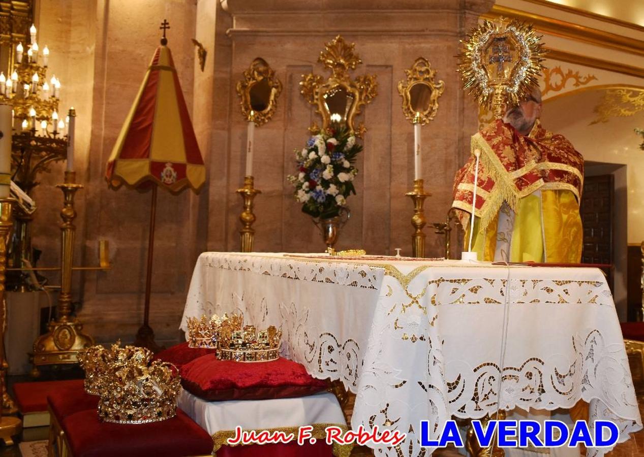 MISA DE BENDICIÓN DE BANDERAS Y CORONACIÓN DE LOS REYES CRISTIANOS