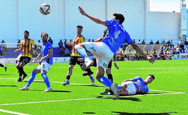 Un gol de Ubis permite al Mar Menor seguir agarrado al 'playoff'