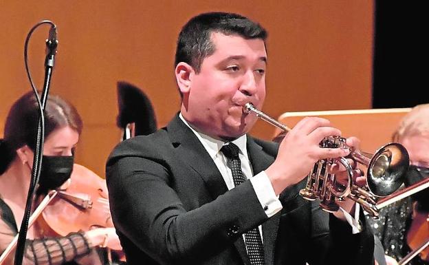 Pacho Flores pone en pie al Auditorio