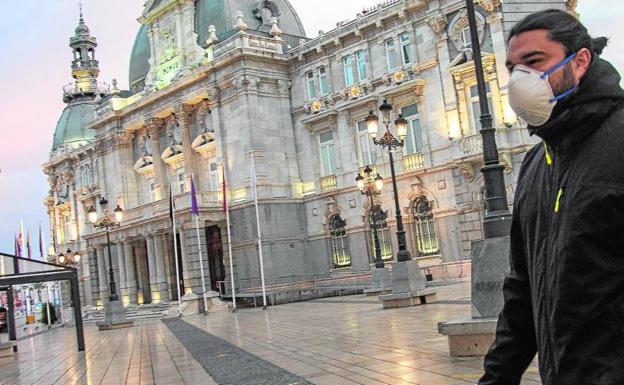 Los funcionarios del Ayuntamiento de Cartagena con Covid o síntomas deben llevar mascarilla