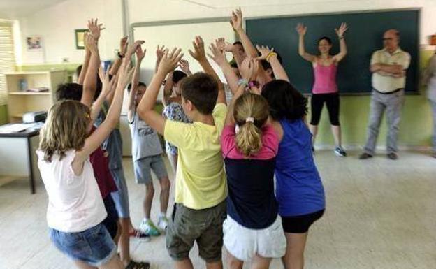 Abierto el plazo de inscripción en los campamentos de verano para los jóvenes murcianos