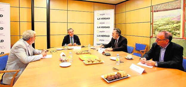 «Ahorras más instalando paneles fotovoltaicos sin subvenciones que esperando a recibirlas»