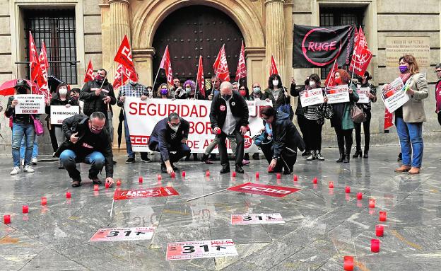 Velas por los 31 trabajadores fallecidos