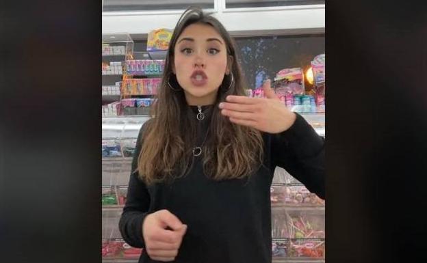 El bonito gesto de una vendedora de golosinas que aprendió lengua de signos para hablar con un niño sordo