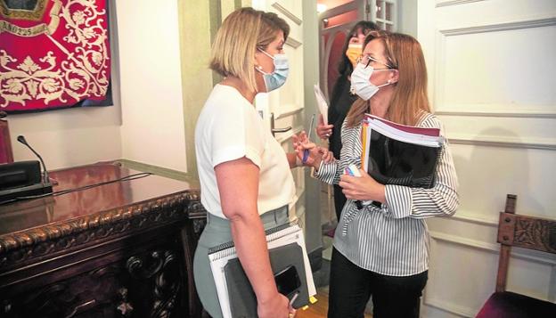 Castejón evita hablar de su nuevo partido y recibe elogios de Arroyo