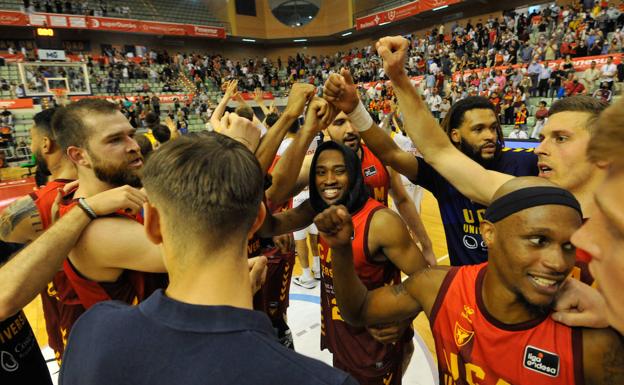 El UCAM recupera la sonrisa y el 'playoff'