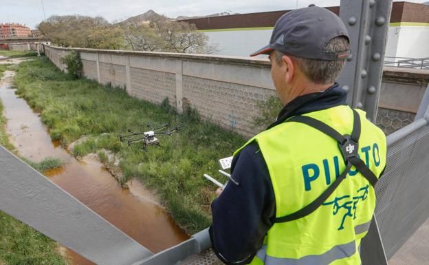 Utilizan drones para controlar la proliferación de mosquitos en el río Guadalentín y en ramblas de Lorca