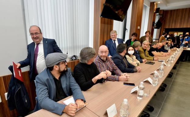 Miquel Iceta: «La cultura no empieza y acaba en Madrid y Barcelona»