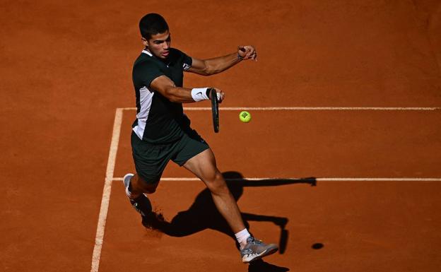 Un agigantado Carlos Alcaraz tumba a Djokovic