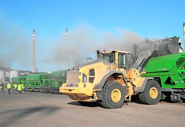 El Puerto de Cartagena logra permiso provisional para llevar clínker a Toledo en tren