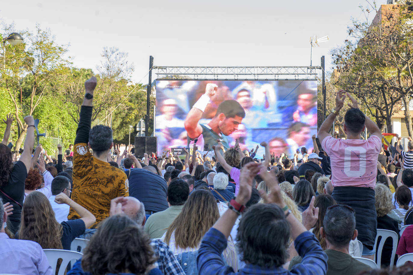 Carlos Alcaraz hace estallar de alegría a sus vecinos y amigos