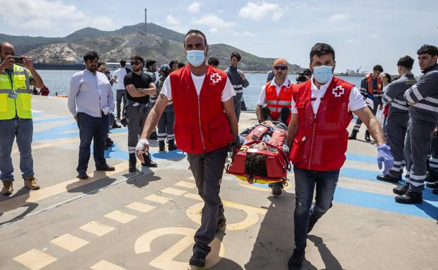 La Armada coordina en el Puerto de Cartagena un ejercicio para actuar en caso de incendio en un buque