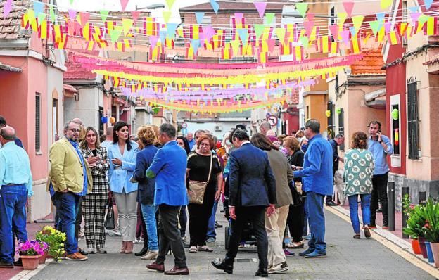 El barrio murciano de Vistabella viste de colores sus calles