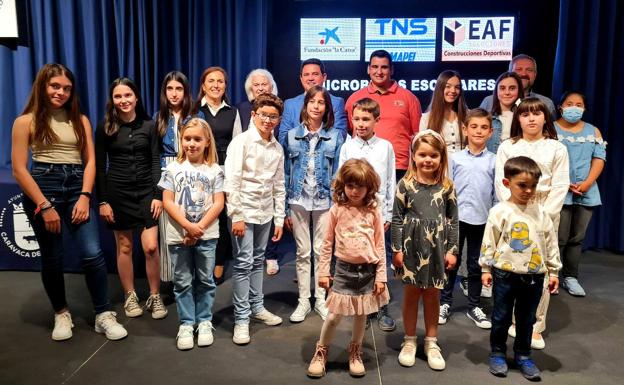 Quince escolares de Caravaca reciben los premios de los concursos del 'Día de la Fraternidad'