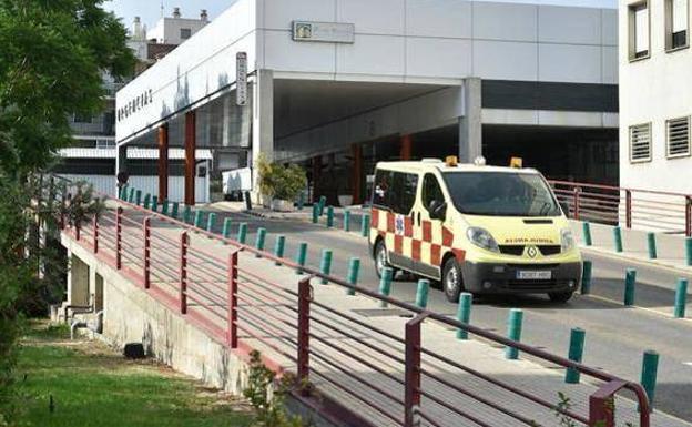 Trasladan a una anciana al hospital Morales Meseguer tras sufrir una parada cardiorrespiratoria en Murcia