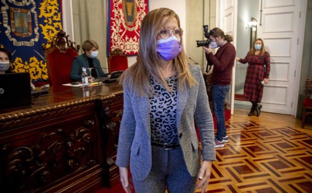 Castejón tunea su socialismo