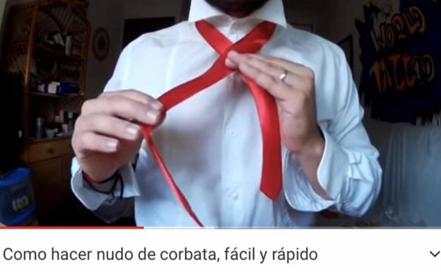 Capture of the video of how to make the tie knot.