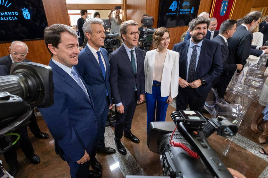 López Miras asiste a la toma de posesión de Alfonso Rueda como presidente de la Xunta