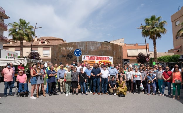 Los vecinos de La Viña en Lorca se manifiestan contra los transformadores eléctricos