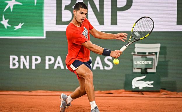 Horario y dónde ver el debut de Carlos Alcaraz en Roland Garros ante Londero