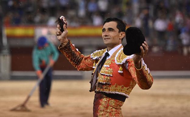 Ureña levanta la tarde en Las Ventas con una gran faena bajo la lluvia