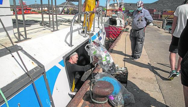 Recogen más de media tonelada de basura al mes para reciclar