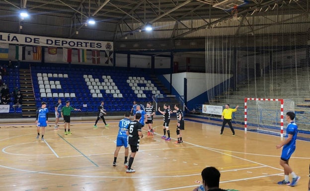 El balonmano cartagenero busca 3.000 euros para competir la próxima temporada