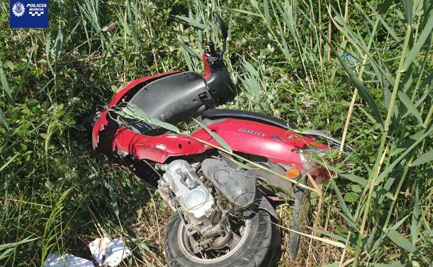 La Policía Local de Murcia localiza en un solar de Zarandona un ciclomotor sustraído