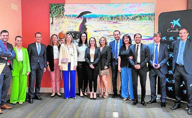 CaixaBank abre una puerta al exterior a veinte compañías