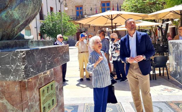 La viuda de Rafael Pi cede una parte de sus esculturas para que sean expuestas en Caravaca