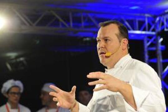 Una campaña de promoción lleva a Noruega el vino de Jumilla con el chef Pablo González