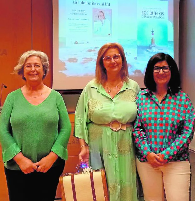 Eugenia Leonor in the center, distinguished by the ACUM association. 