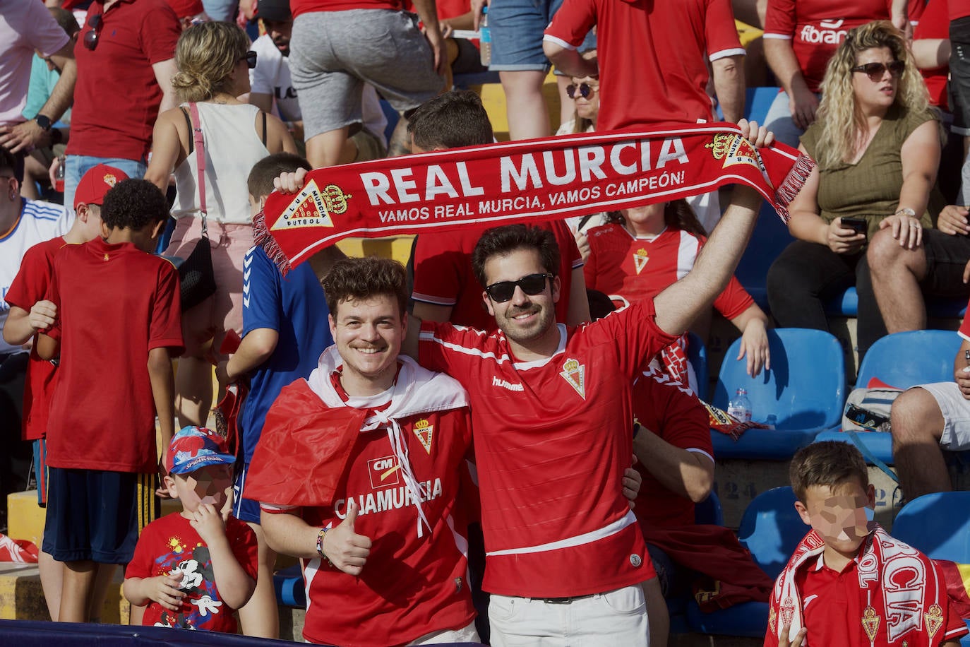 La afición grana en la grada del Rico Pérez