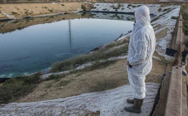 El juzgado de Cartagena ordena al Seprona revisar las balsas de Zinsa y medir otra vez si hay radiactividad