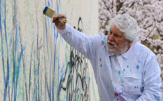 El artista muleño Cristóbal Gabarrón participa hoy en el foro-tertulia La Luz de Murcia
