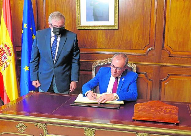 Vélez pone de ejemplo al barrio de San Basilio de Murcia