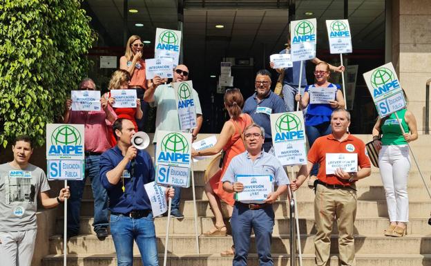 ANPE se concentra en Murcia «por la dignificación de la escuela pública y para revertir los recortes en educación»