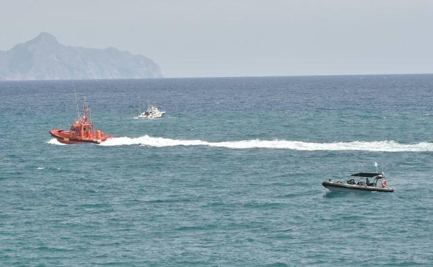La Guardia Civil intercepta tres pateras con 33 inmigrantes en aguas de Cartagena