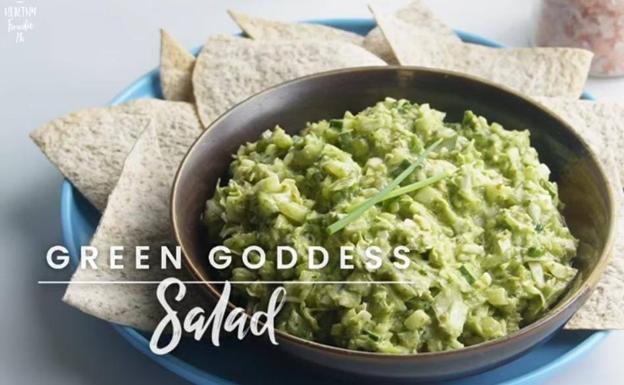 La ensalada de moda es vegana y fácil de hacer: esta es la receta de la 'Green Goddes Salad'