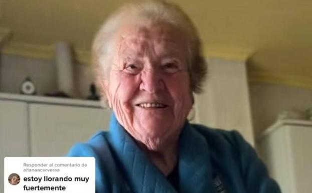 La abuela que se ha hecho viral en redes sociales por el bonito y característico gesto con su nieta