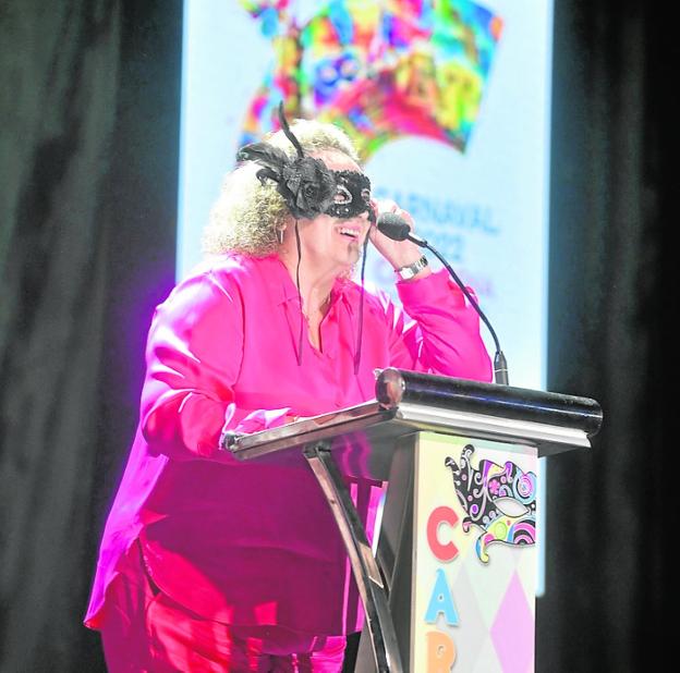 Los carnavaleros arrancan la fiesta más chulesca y descarada