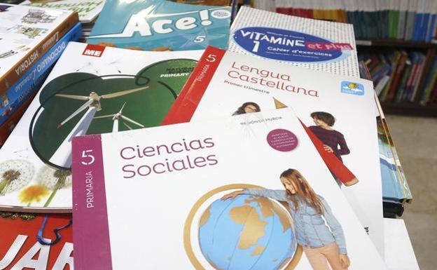 Cs considera «injustificable» e «inmoral» que se paralice el programa de gratuidad de libros